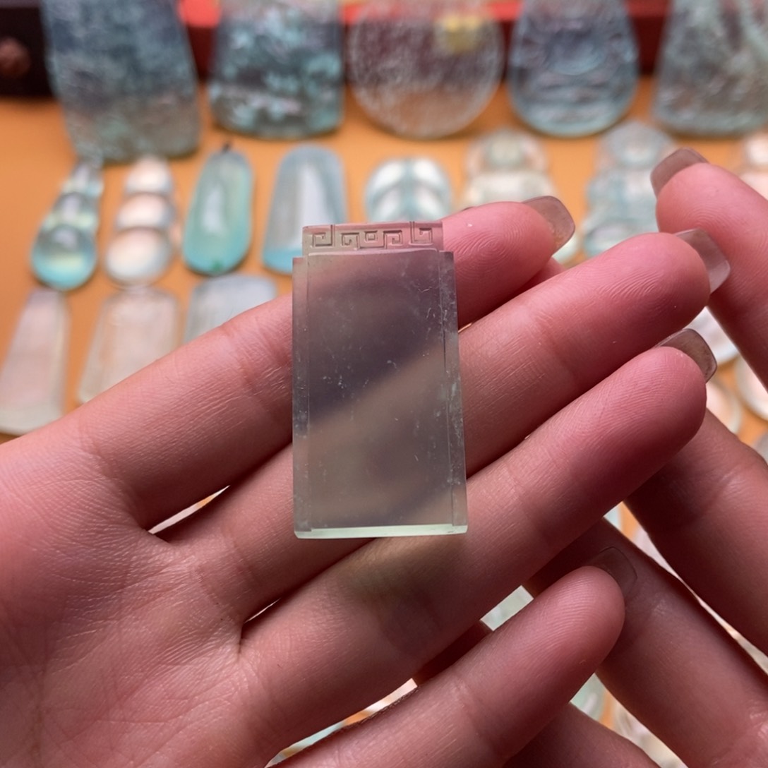 蛇纹石玉颈饰未镶嵌无事牌