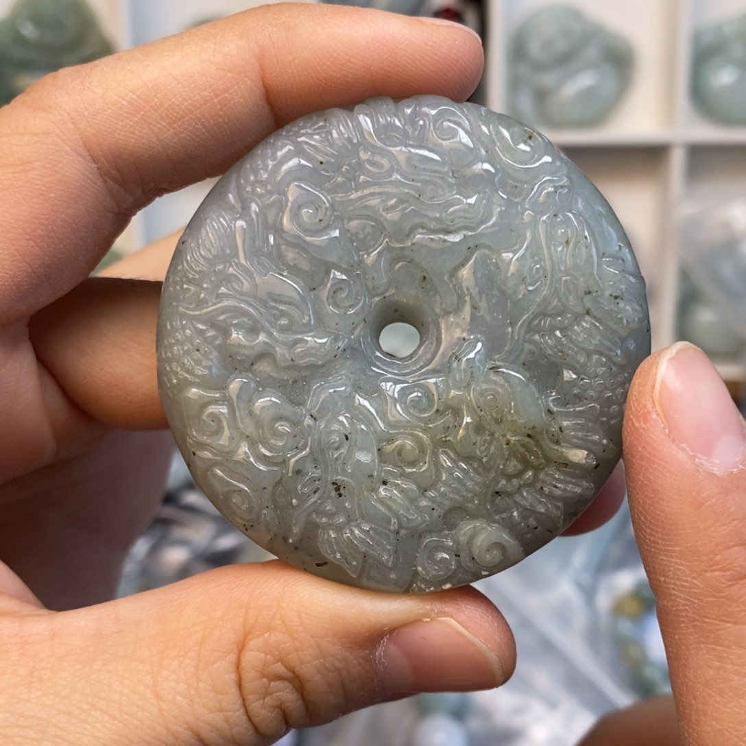 翡翠颈饰未镶嵌九龙
