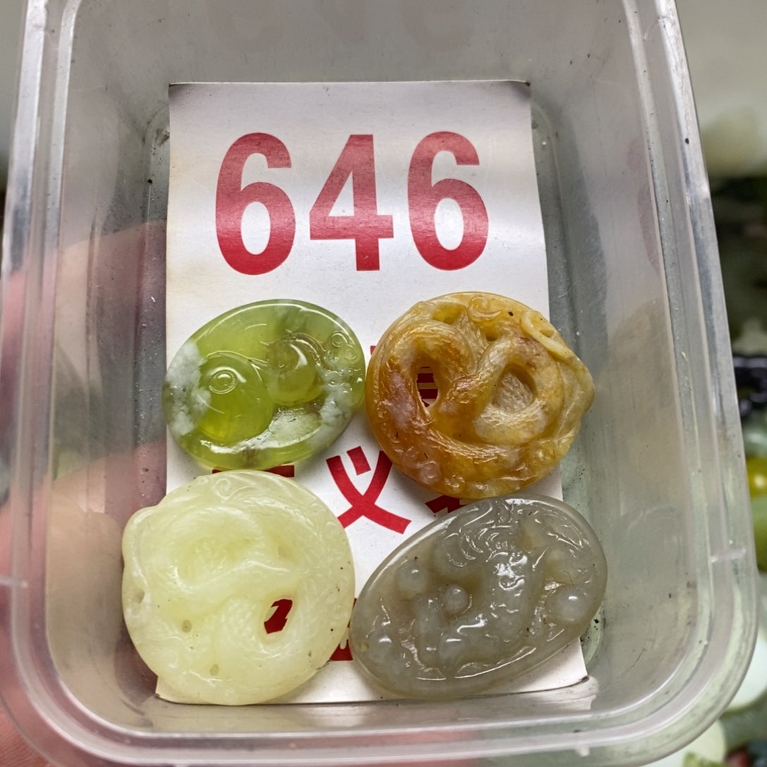 蛇纹石玉挂坠未镶嵌