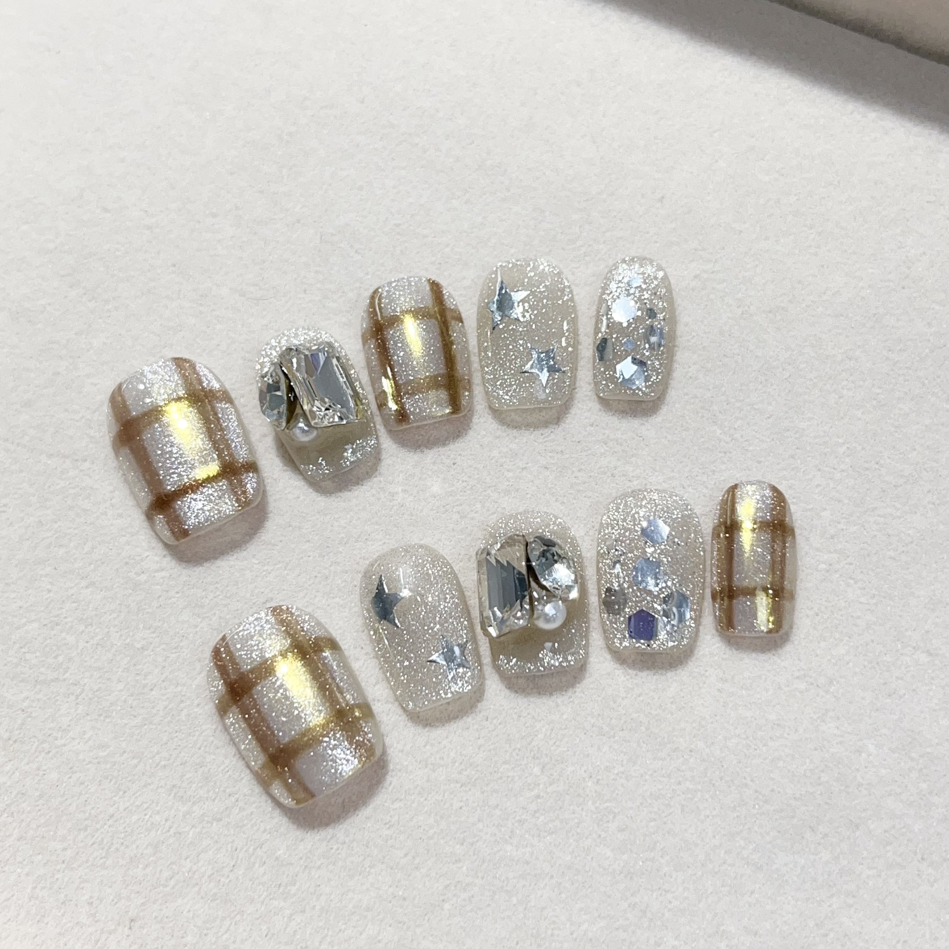 柒画定制款（短方 16mm）气质显白亮闪猫眼拼钻格纹彩绘手工穿戴甲