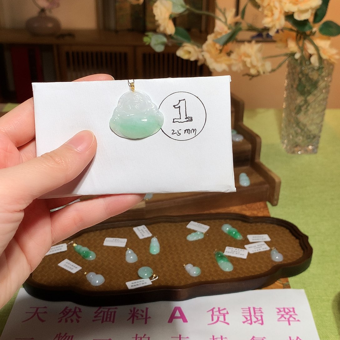 翡翠吊坠(不含链)18K金镶嵌