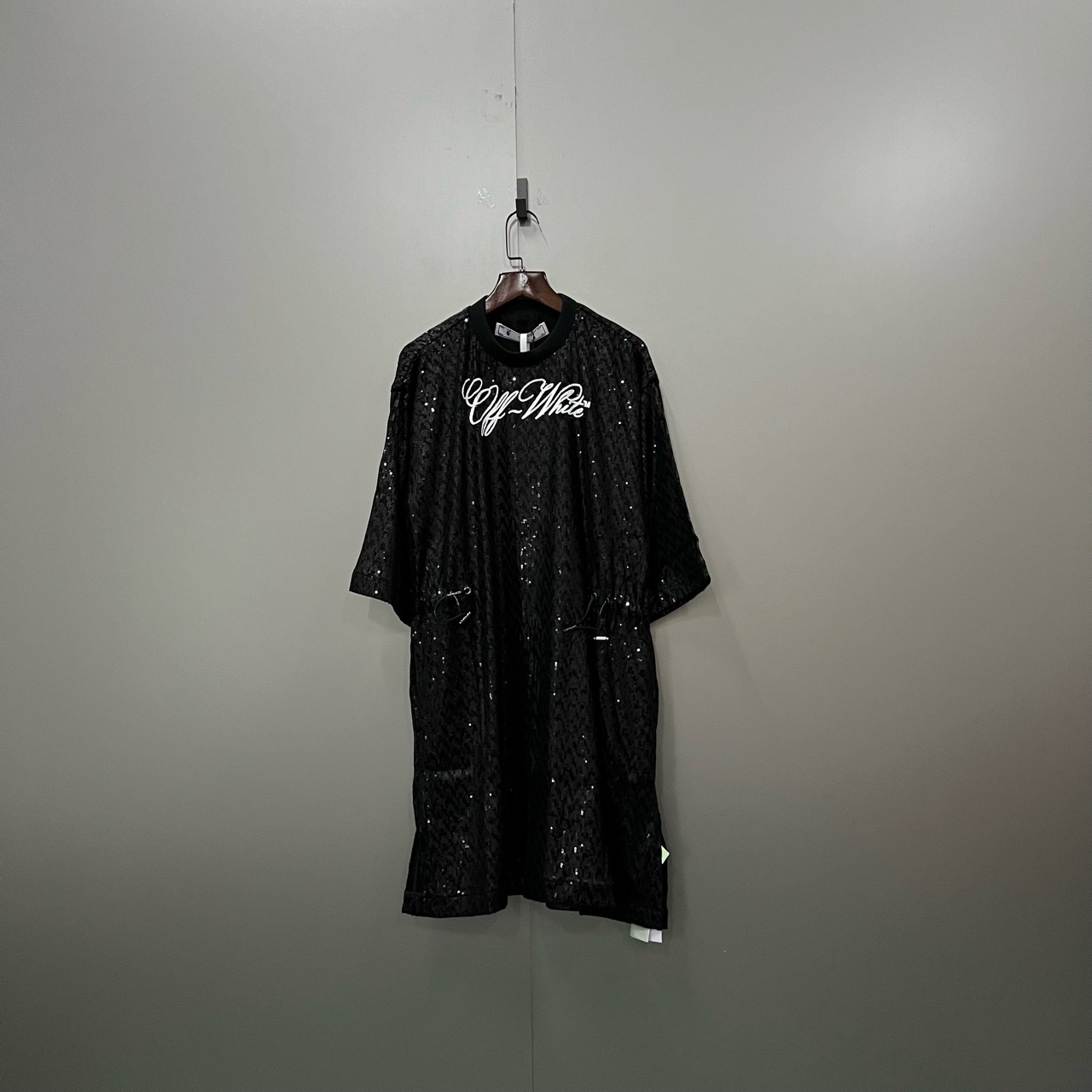 全新未使用 OFF-WHITE 徽标印花亮片A字连衣裙 40码/bc002140