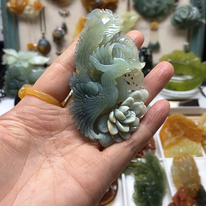 蛇纹石玉颈饰未镶嵌學*