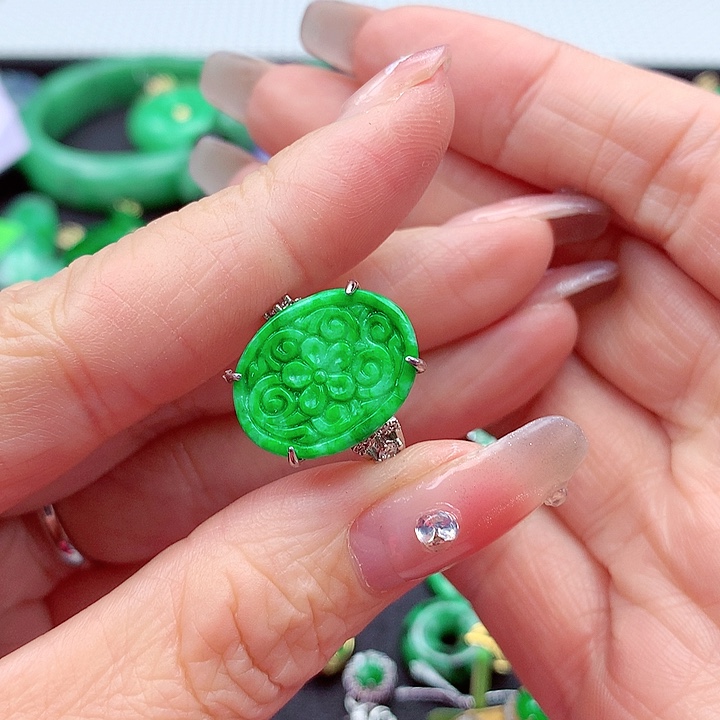 翡翠颈饰银S925镶嵌翡翠