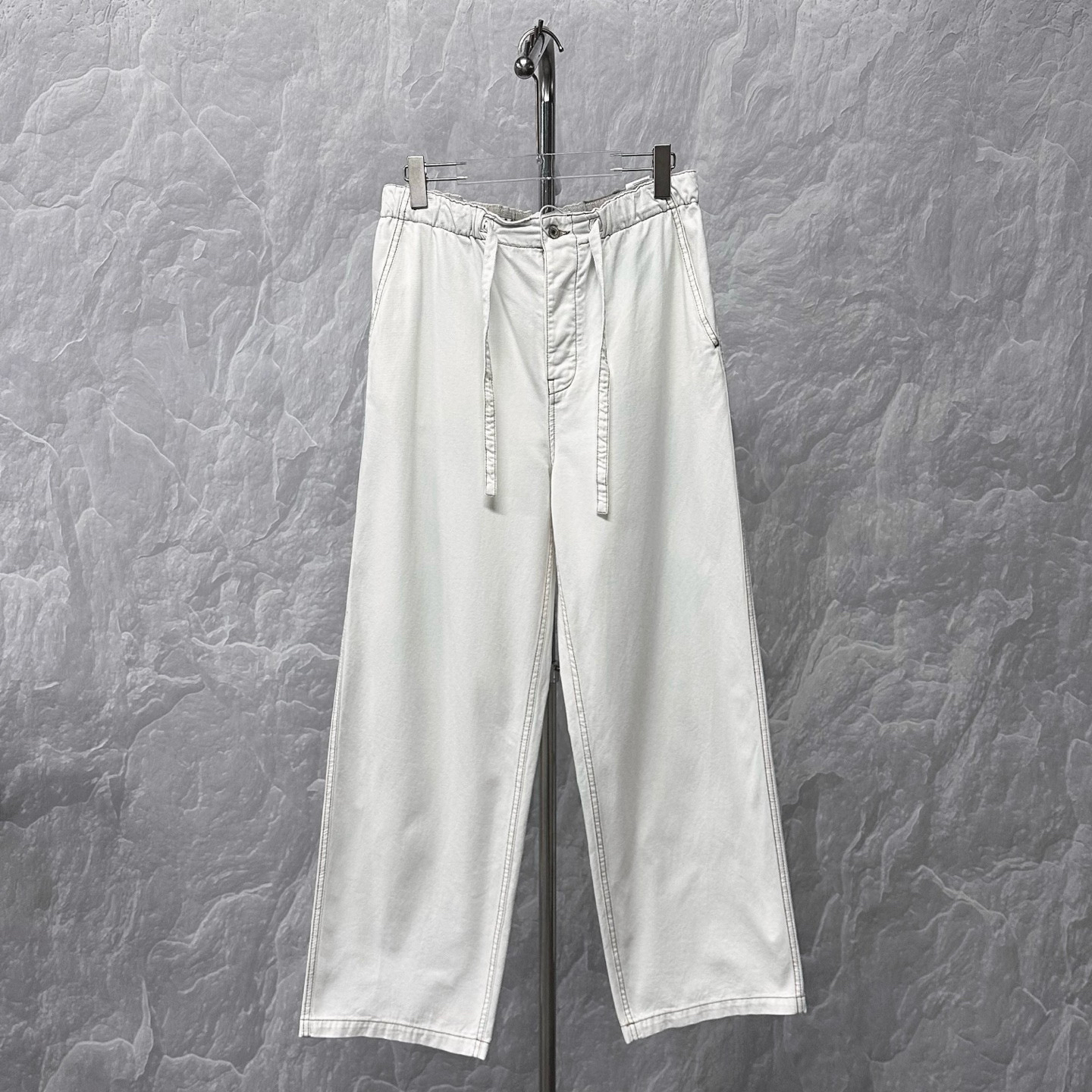 99新 LOEWE/罗意威 浮雕logo抽绳牛仔长裤 50码 D17049