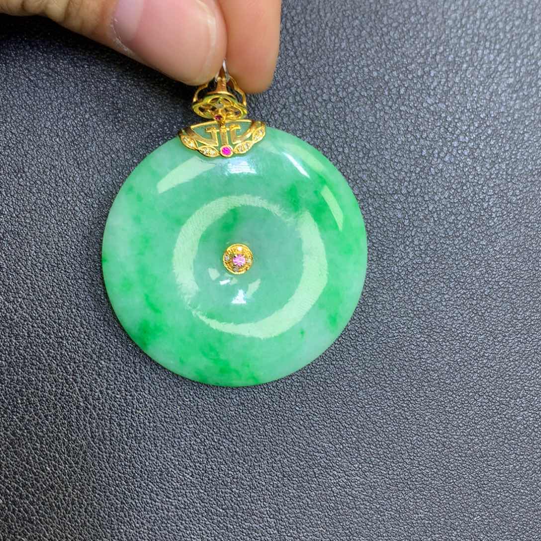 翡翠颈饰18K金镶嵌翡翠