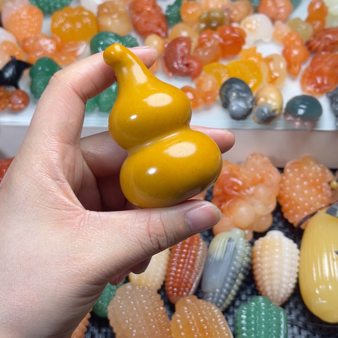 石英质玉（金丝玉）未镶嵌颈饰