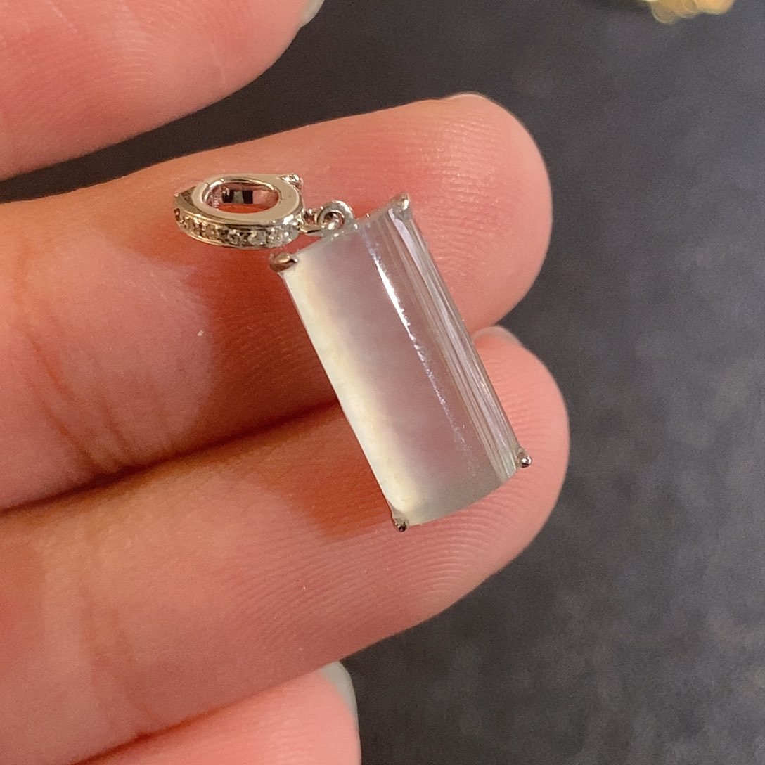 翡翠颈饰18K金镶嵌百搭扣