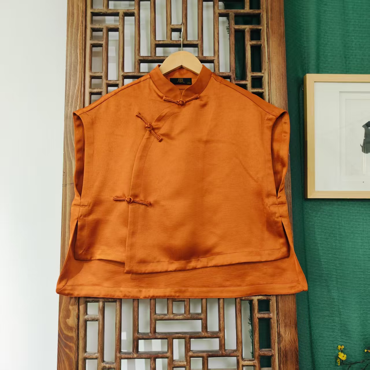 凤徕兮私人定制橘色光板斜襟盘扣无袖短上衣（LS597-4）