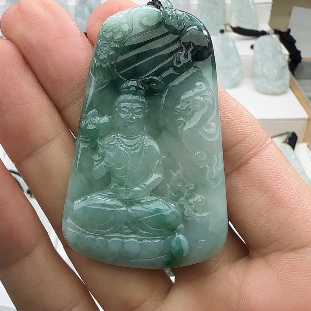 秋***风翡翠未镶嵌颈饰翡翠