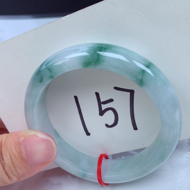 翡翠手镯未镶嵌翡翠