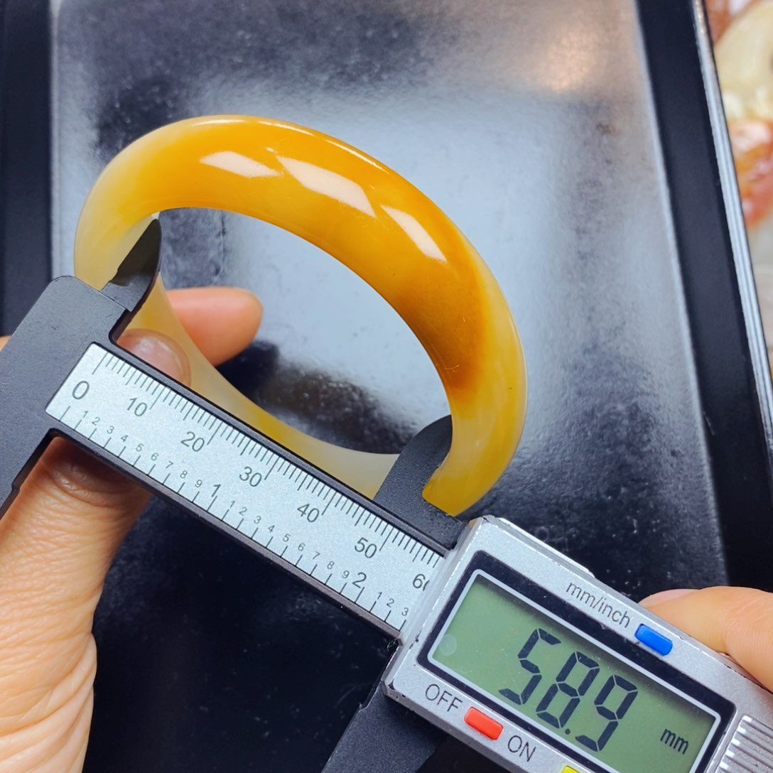 石英质玉未镶嵌颈饰