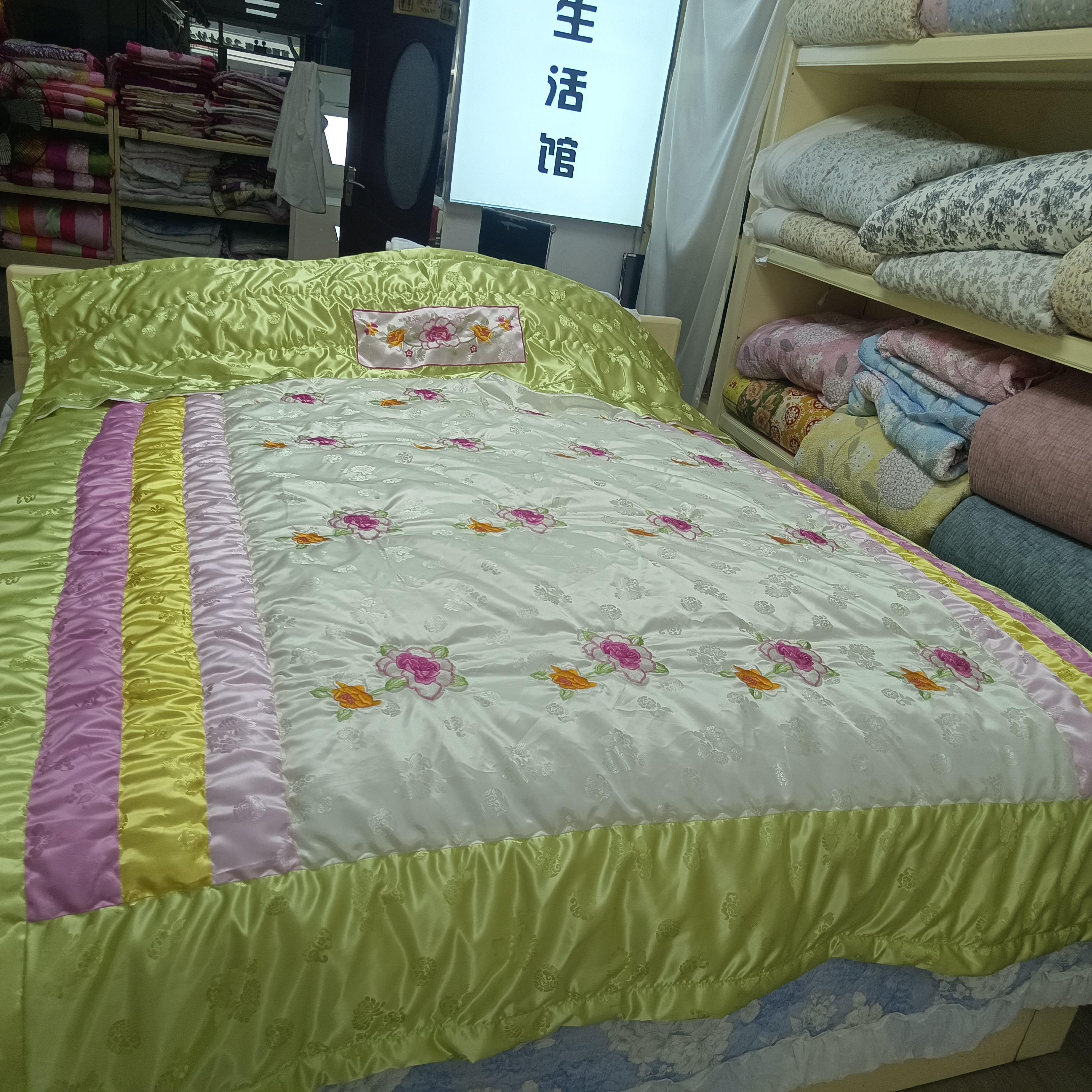 韩式简约绣花四季被刺绣轻奢