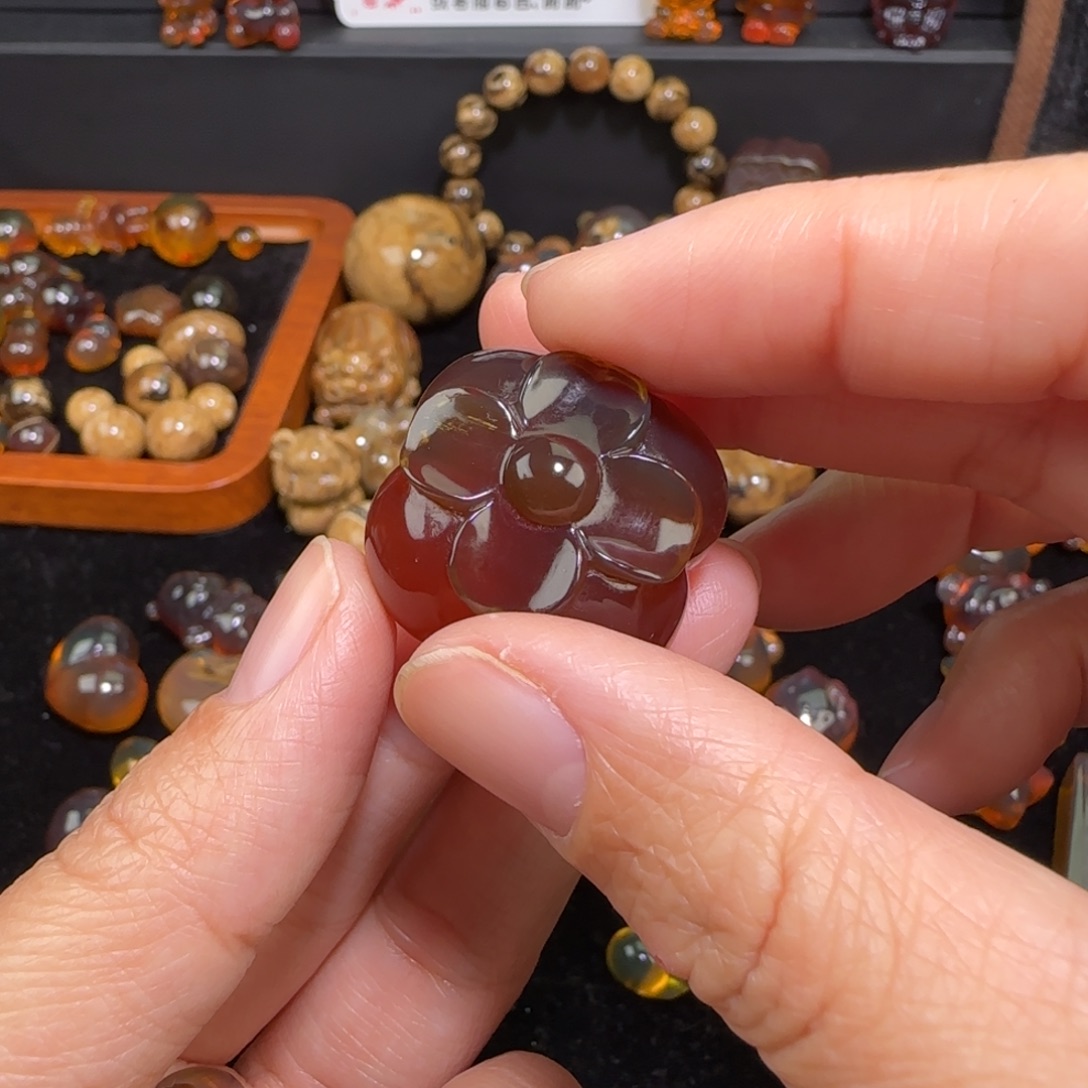 *****琥珀未镶嵌颈饰琥珀