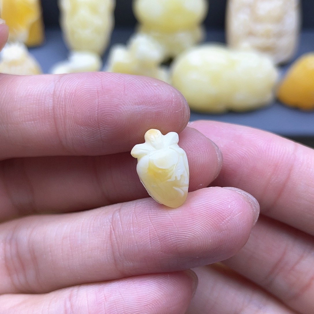 琥珀裸石未镶嵌蜜蜡