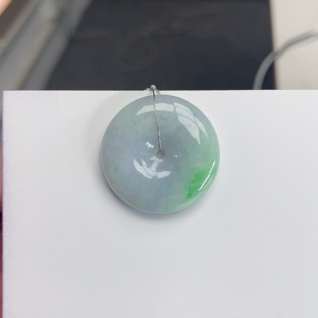 翡翠颈饰未镶嵌平安扣