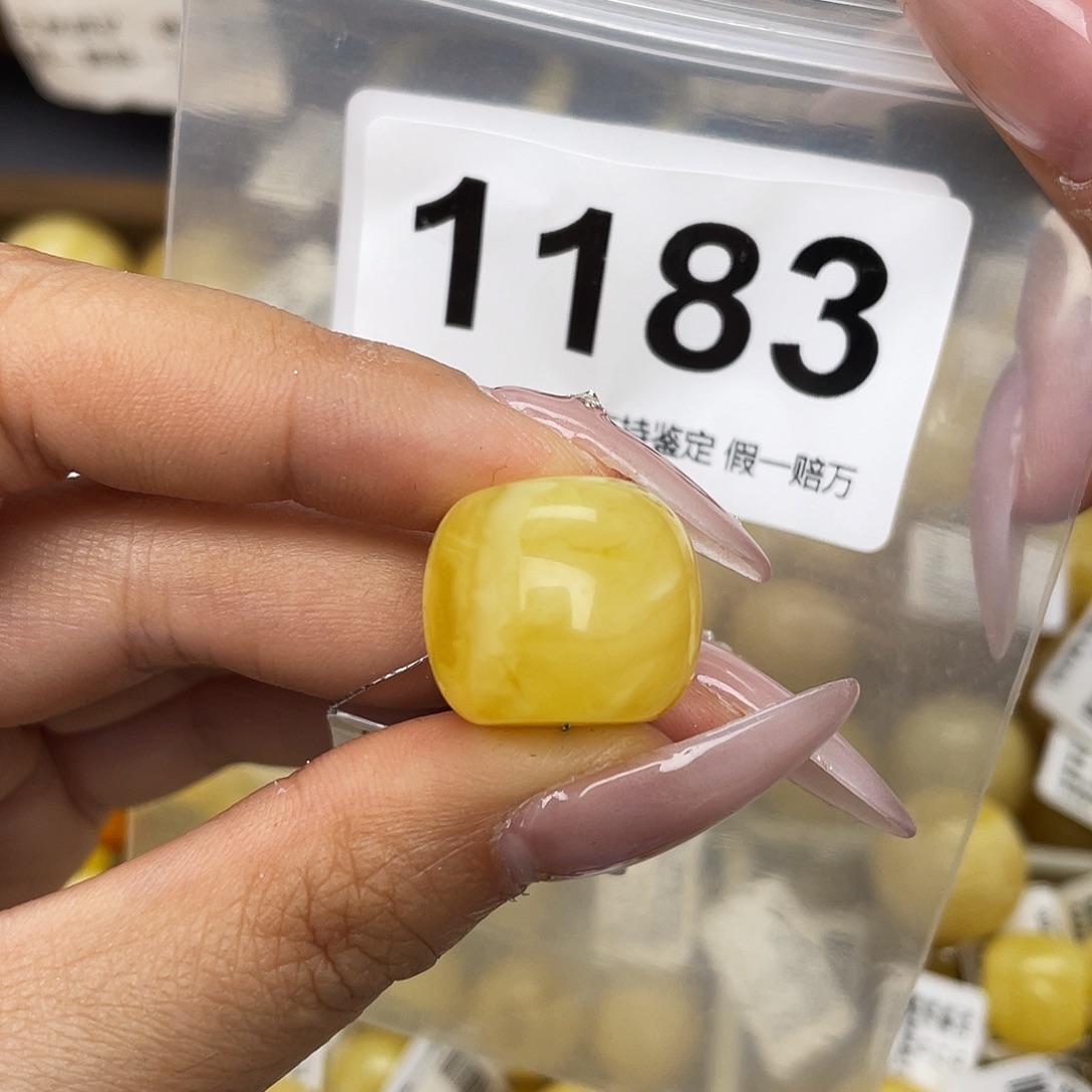 阿***武蜜蜡未镶嵌珠宝奇石18.2