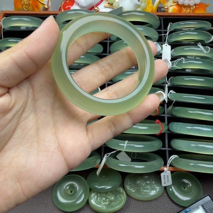 阿***达岫玉未镶嵌手镯岫玉手镯