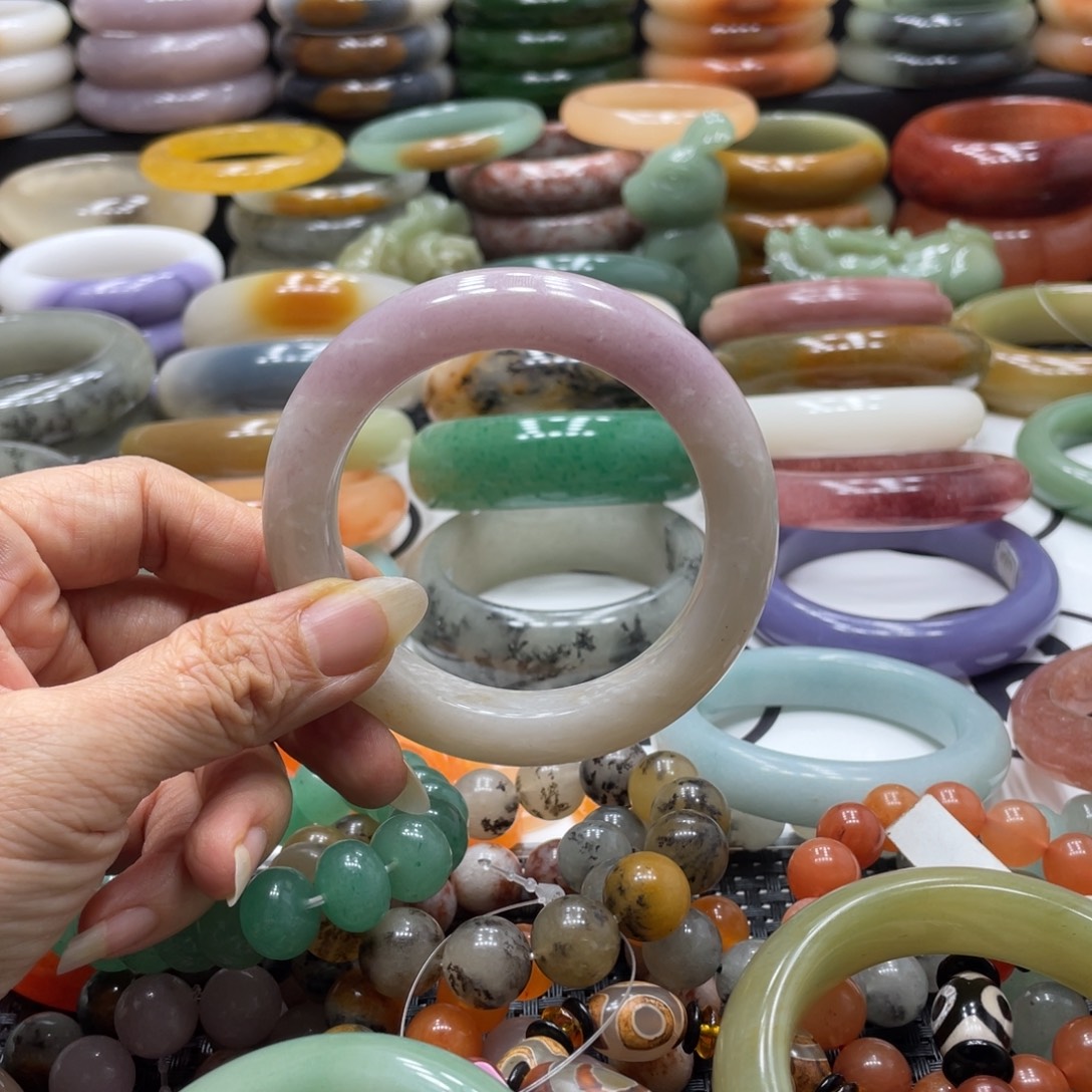 石英岩玉未镶嵌手镯