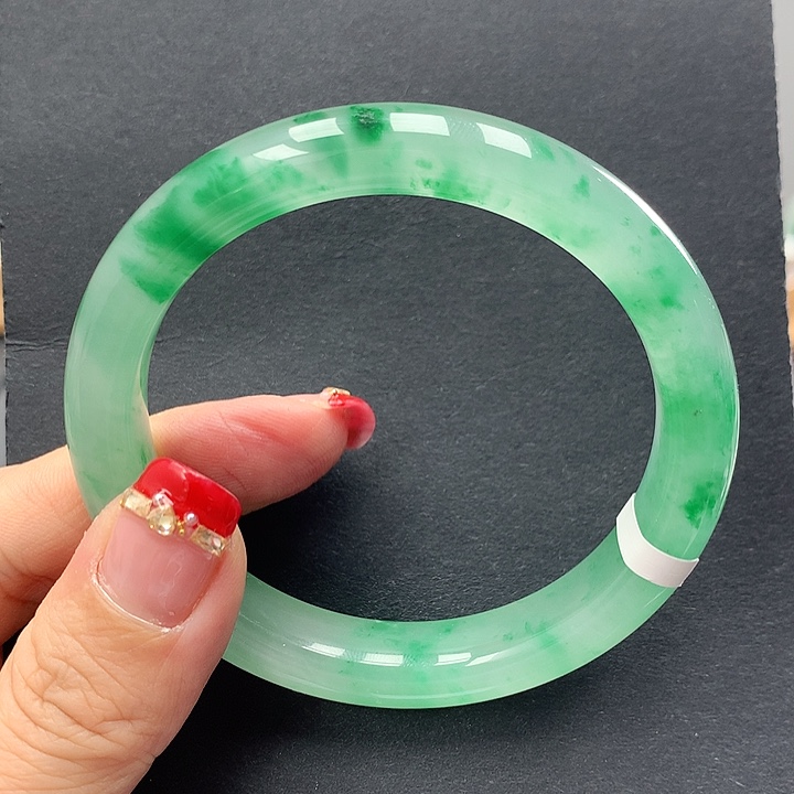 石英质玉手镯未镶嵌幸****朵