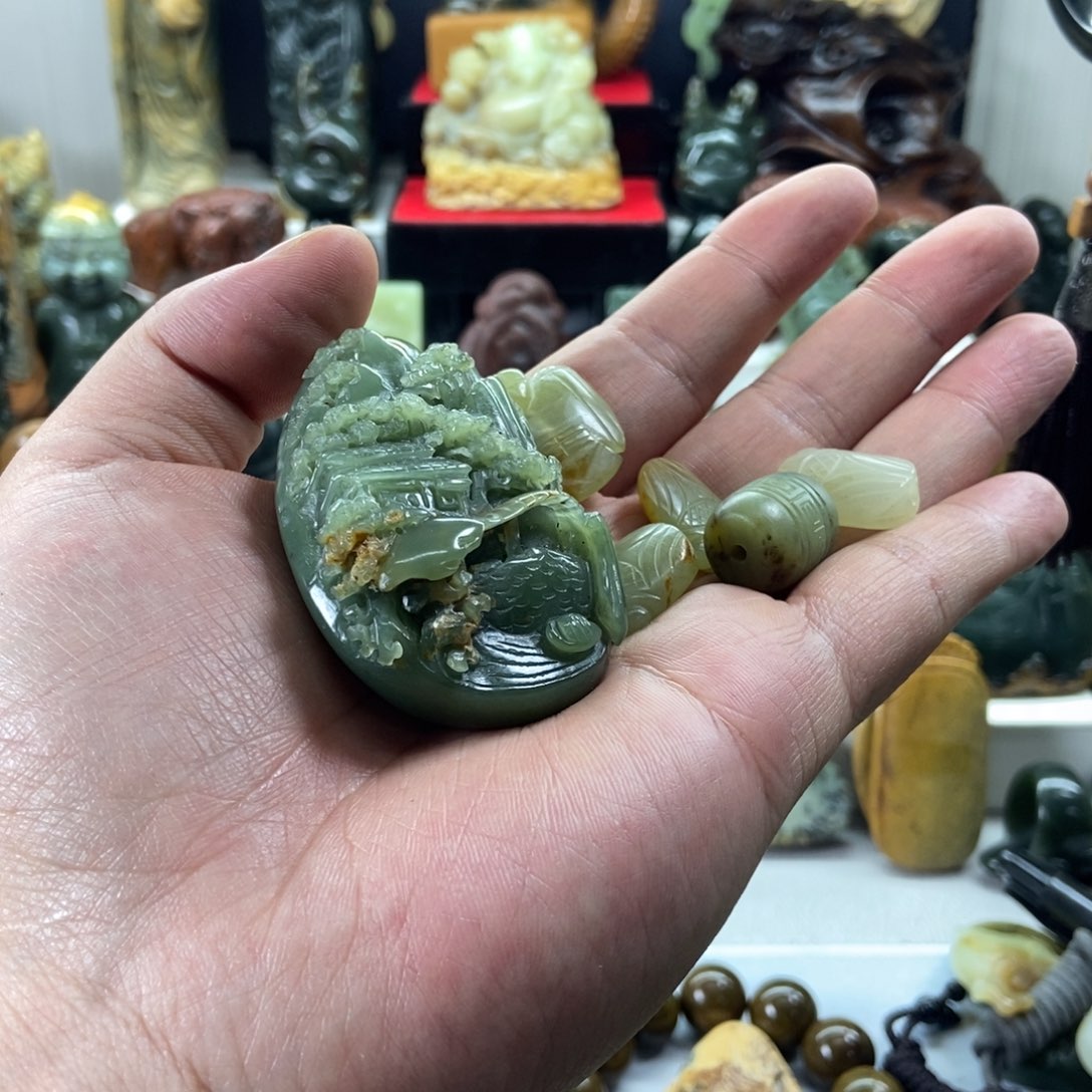 剑***神岫岩河磨玉（透闪石质玉）未镶嵌把件