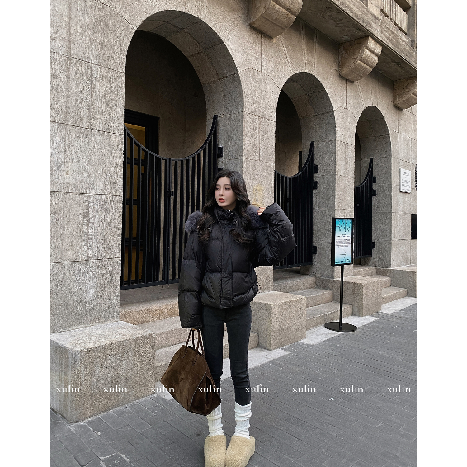 MINISTUDIO徐琳冬季收官黑咖啡连帽狐狸毛领白鸭绒外套x230524