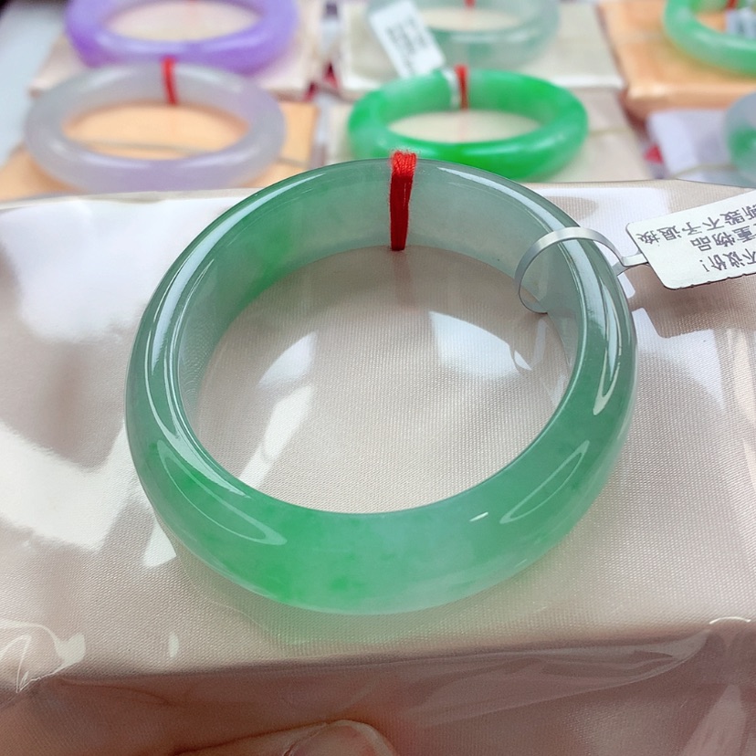 【闪购商品】翡翠手镯（贵妃镯）未镶嵌冰起胶飘阳绿A
