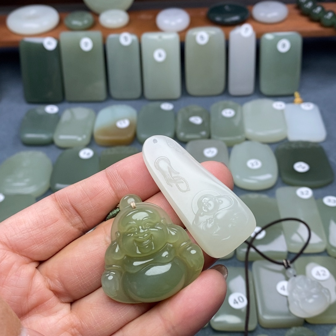 和田玉颈饰未镶嵌末**名