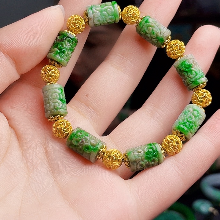 翡翠未镶嵌颈饰多样性