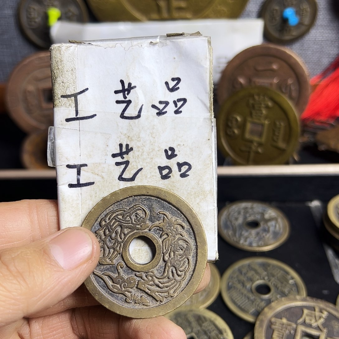 铜?**R现代文创工艺品