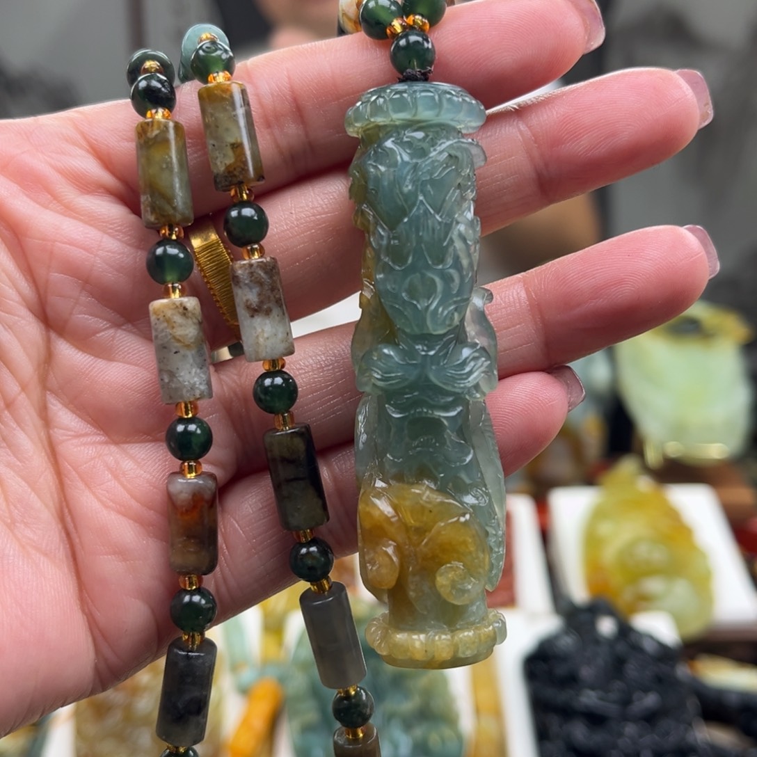 岫玉未镶嵌颈饰挂件