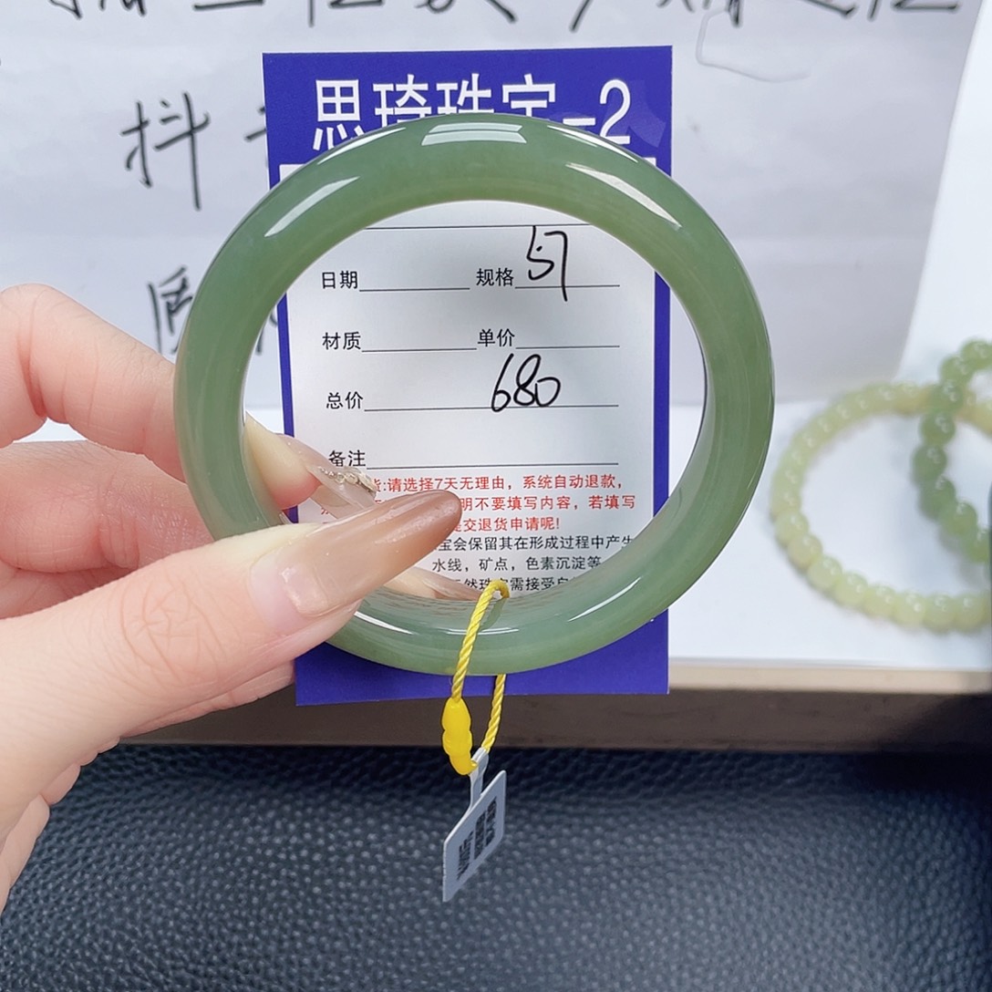 和田玉未镶嵌手镯