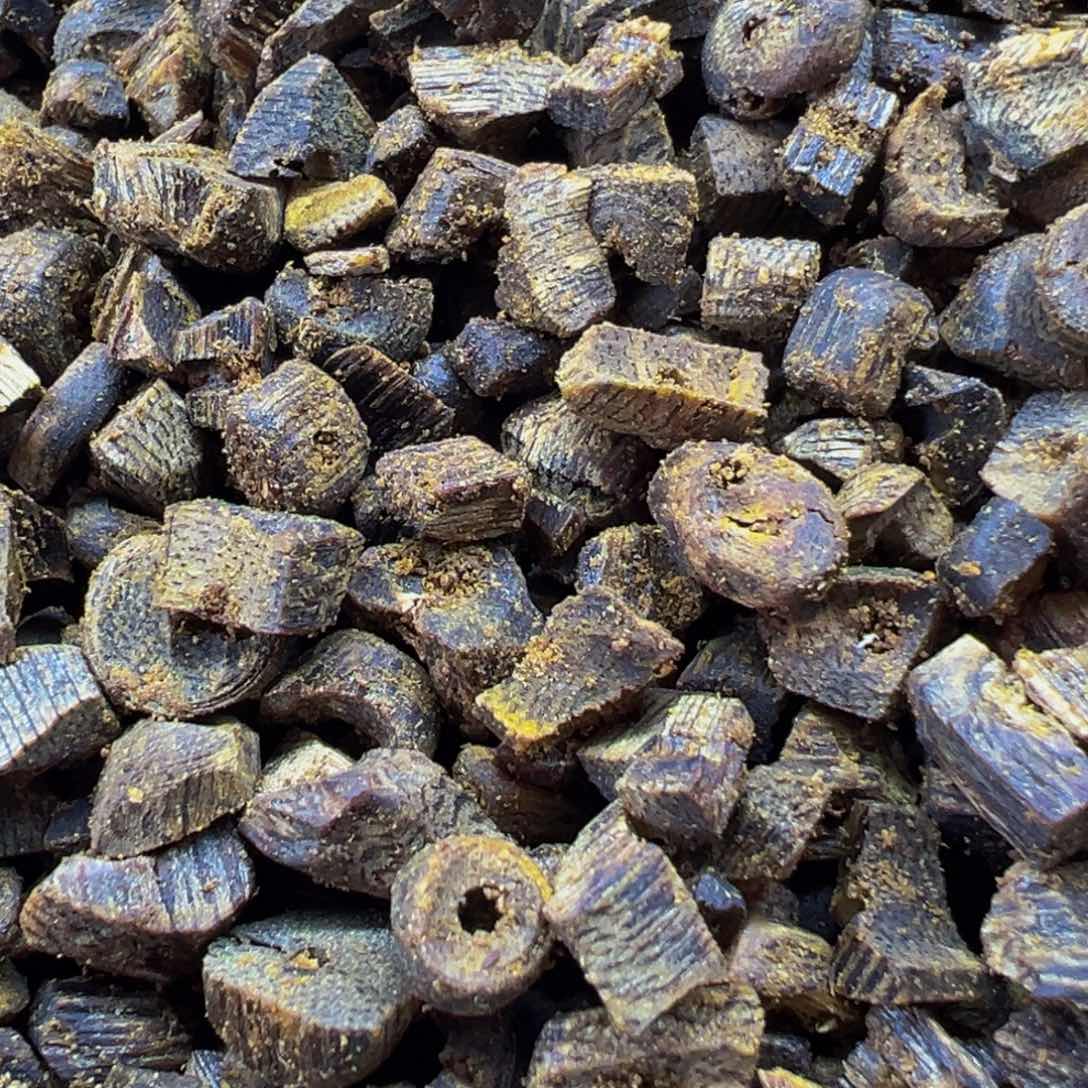 沉香手把件绿奇楠沉香高油珠子料20克