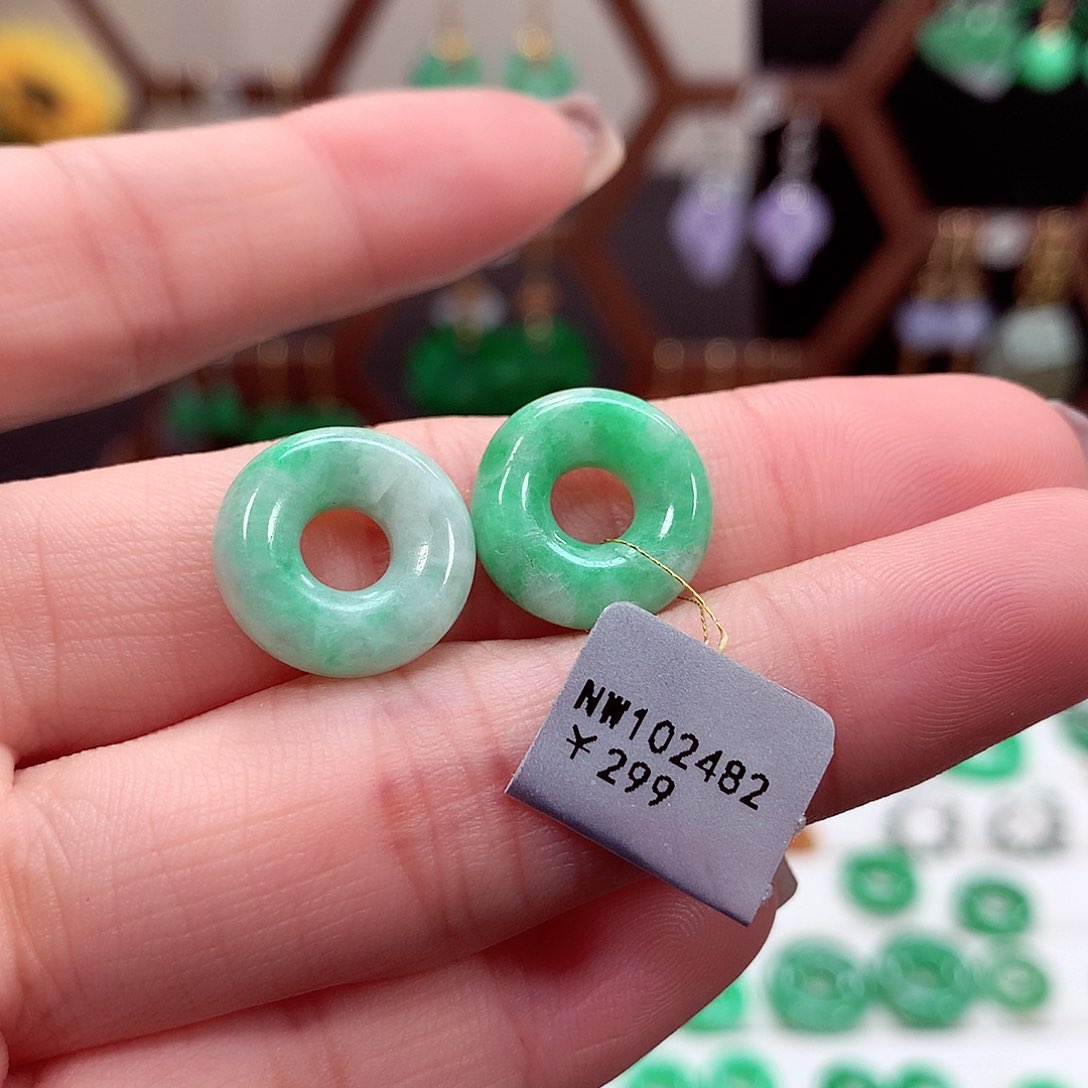 翡翠耳饰未镶嵌天然翡翠微瑕