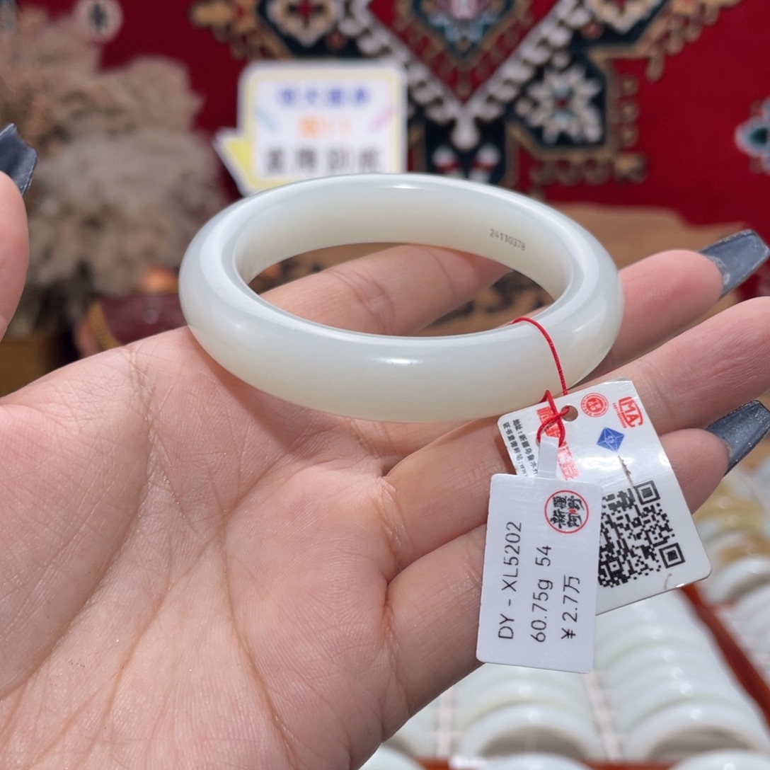 未镶嵌手镯和田玉时尚和田玉手镯