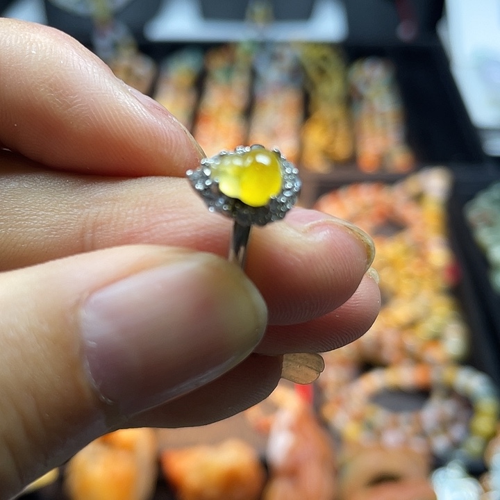 翡翠足银镶嵌颈饰戒指