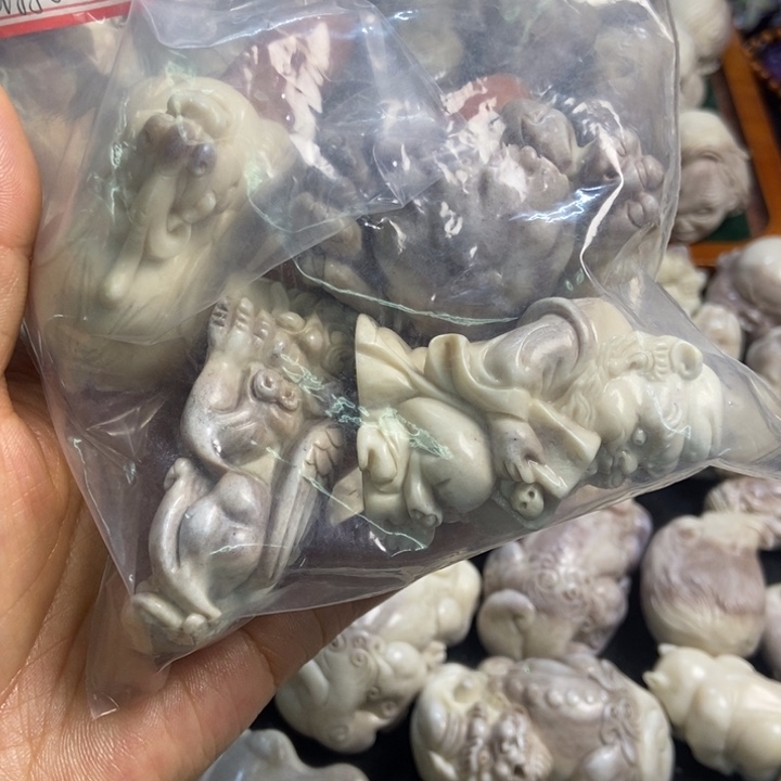 莫***蕾配饰鹿角雕刻一个出
