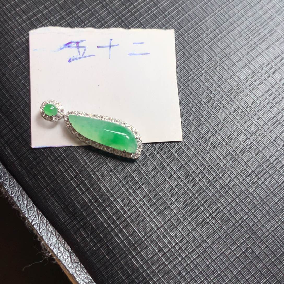 颈饰18K金镶嵌翡翠翡翠