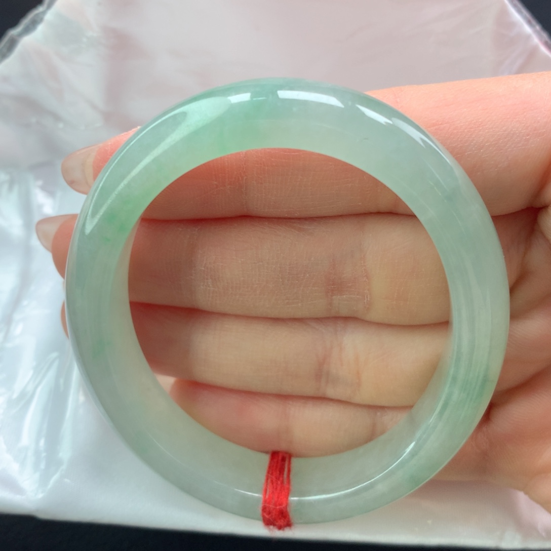 翡翠手镯未镶嵌(31号)贵妃，正圈戴51➕