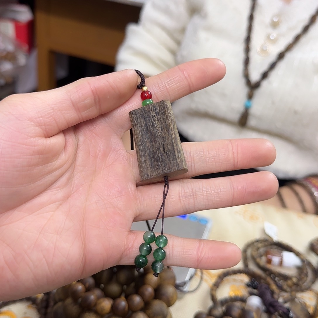 沉香木吊坠白棋沉水素牌 11 克多样性发一