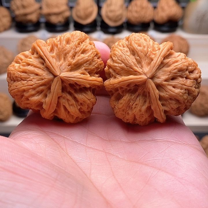 文玩核桃把件杭**湖………………………………