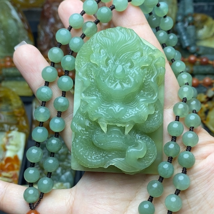 未镶嵌蛇纹石玉颈饰