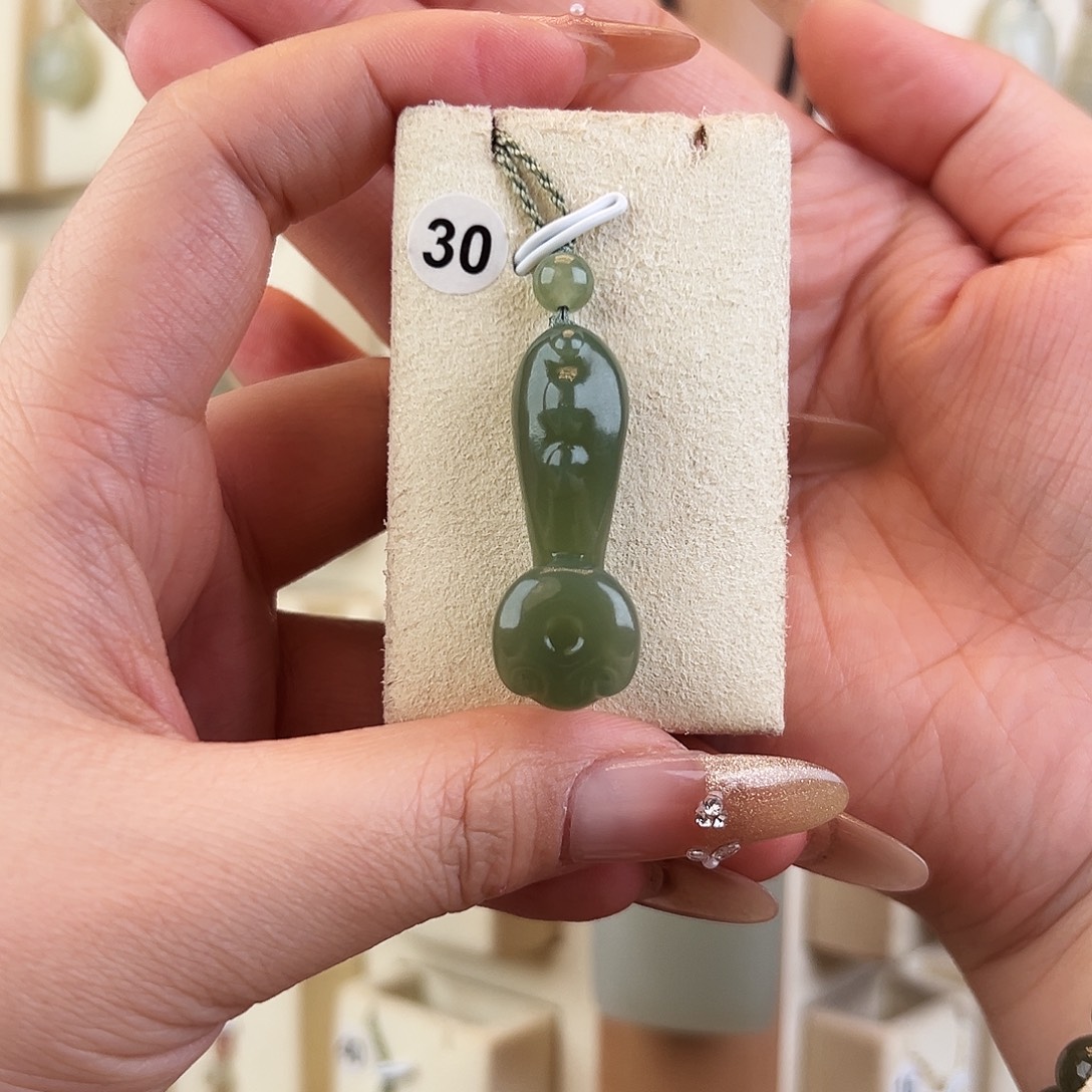 和田玉未镶嵌吊坠(赠链)