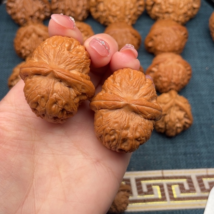 文玩核桃把件全品翘肩膀元宝41