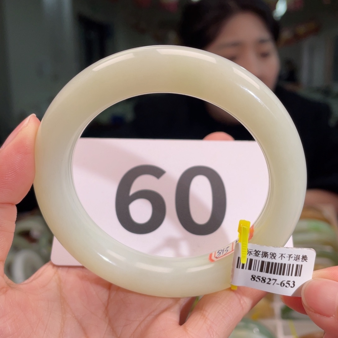 和田玉手镯未镶嵌记****美