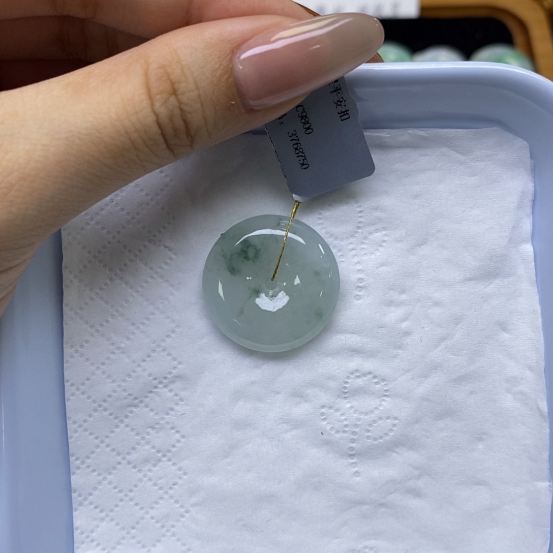 颈饰未镶嵌翡翠平安扣