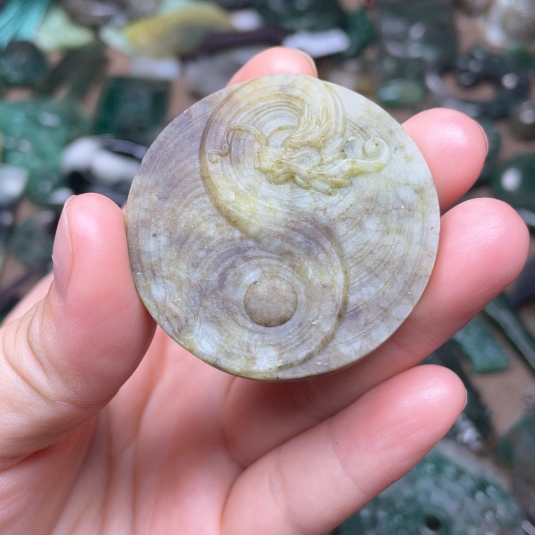 独山玉未镶嵌颈饰