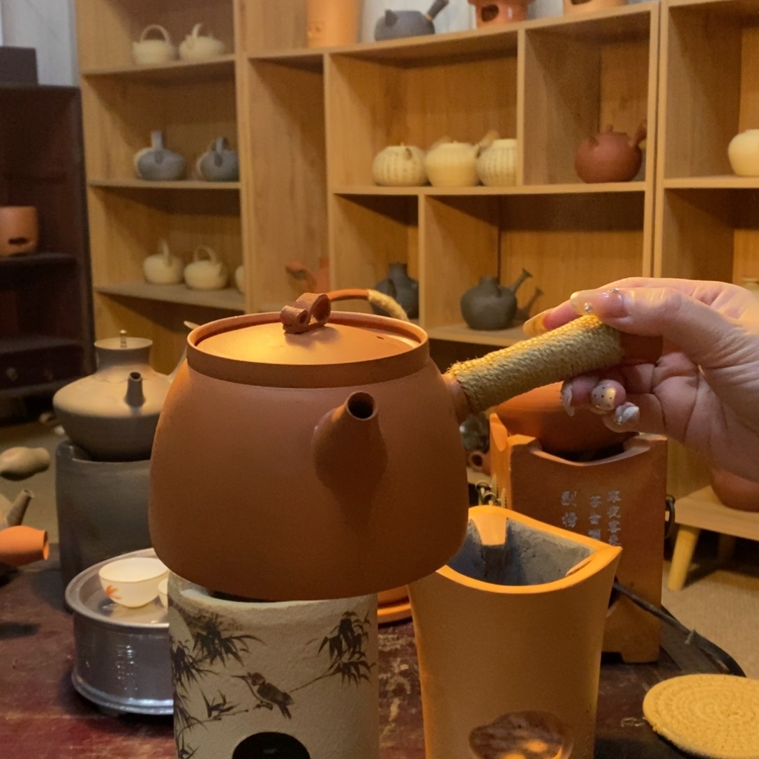 陶煮海红泥侧把壶700c