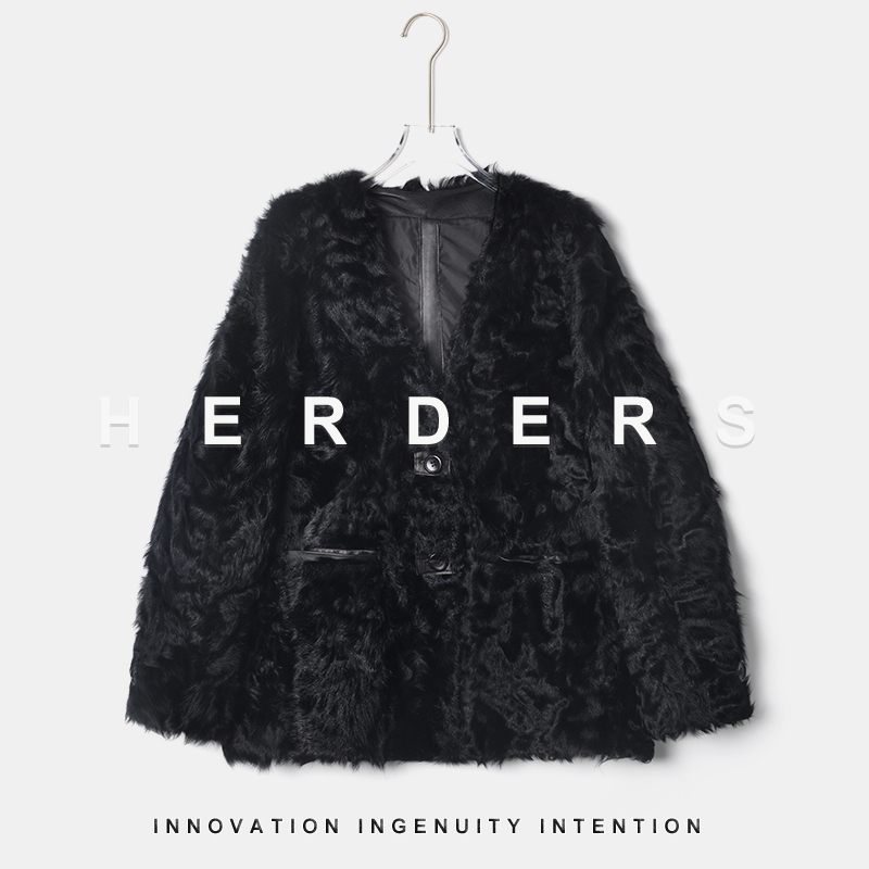 HERDERS 短款V领小胡羊纽扣款皮毛一体 257156