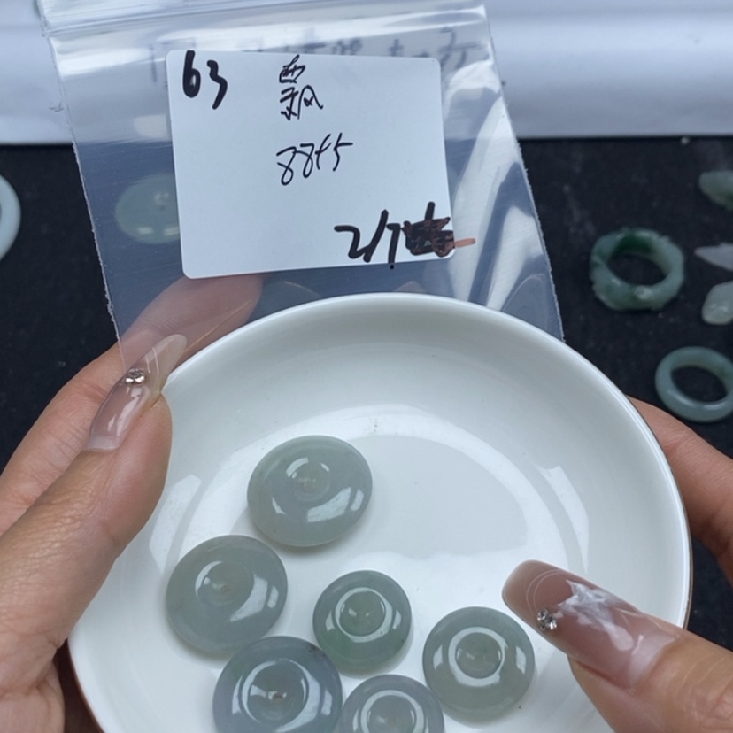 【闪购商品】翡翠颈饰未镶嵌飘***?